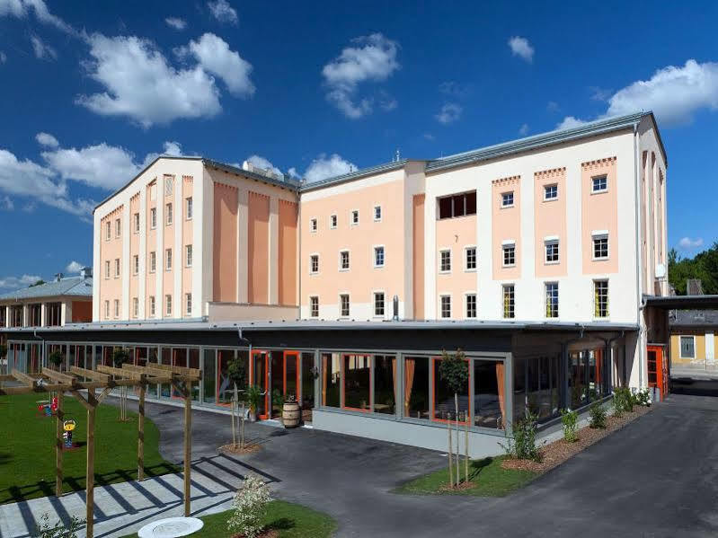 Jufa Hotel Weinviertel - Eselsmuehle Seefeld-Kadolz Extérieur photo