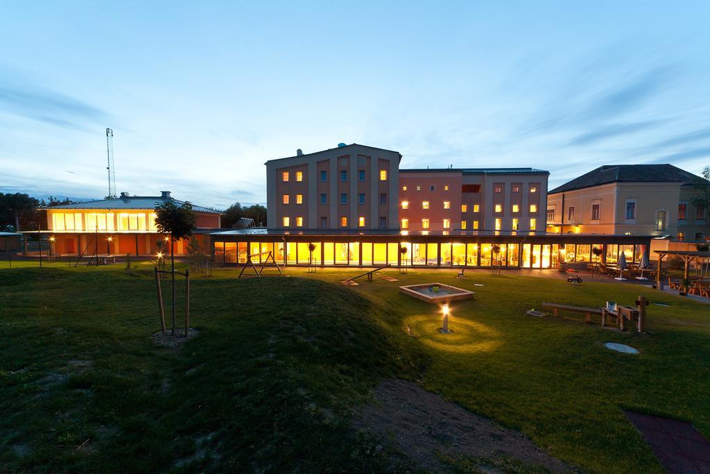 Jufa Hotel Weinviertel - Eselsmuehle Seefeld-Kadolz Extérieur photo