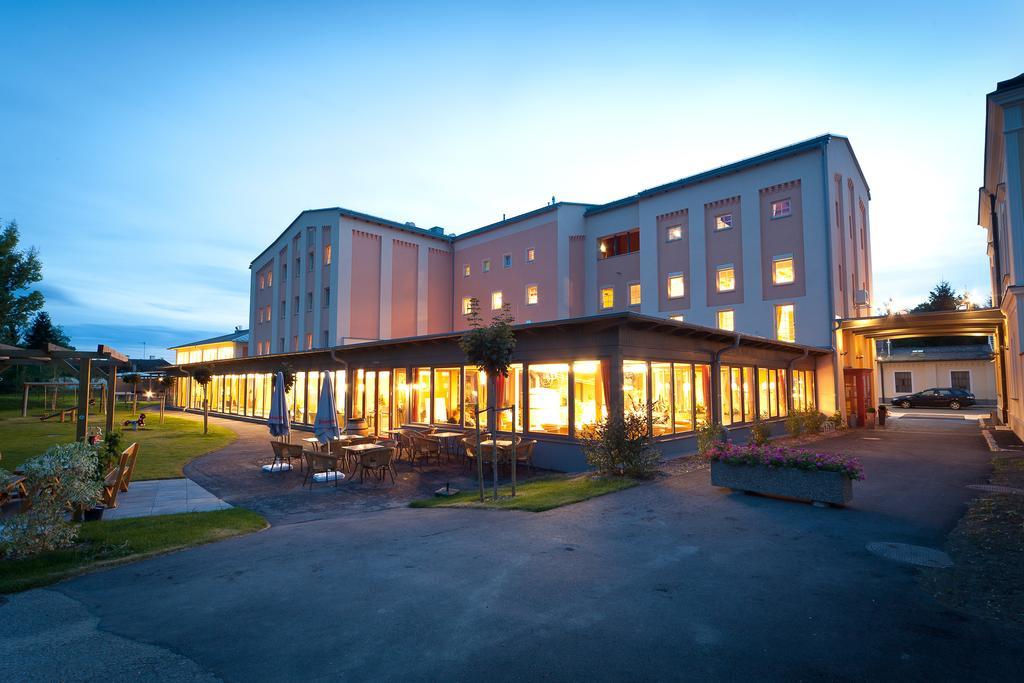 Jufa Hotel Weinviertel - Eselsmuehle Seefeld-Kadolz Extérieur photo