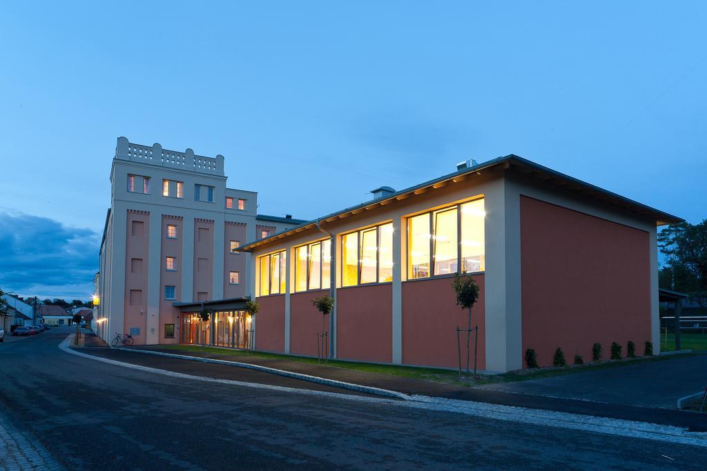 Jufa Hotel Weinviertel - Eselsmuehle Seefeld-Kadolz Extérieur photo