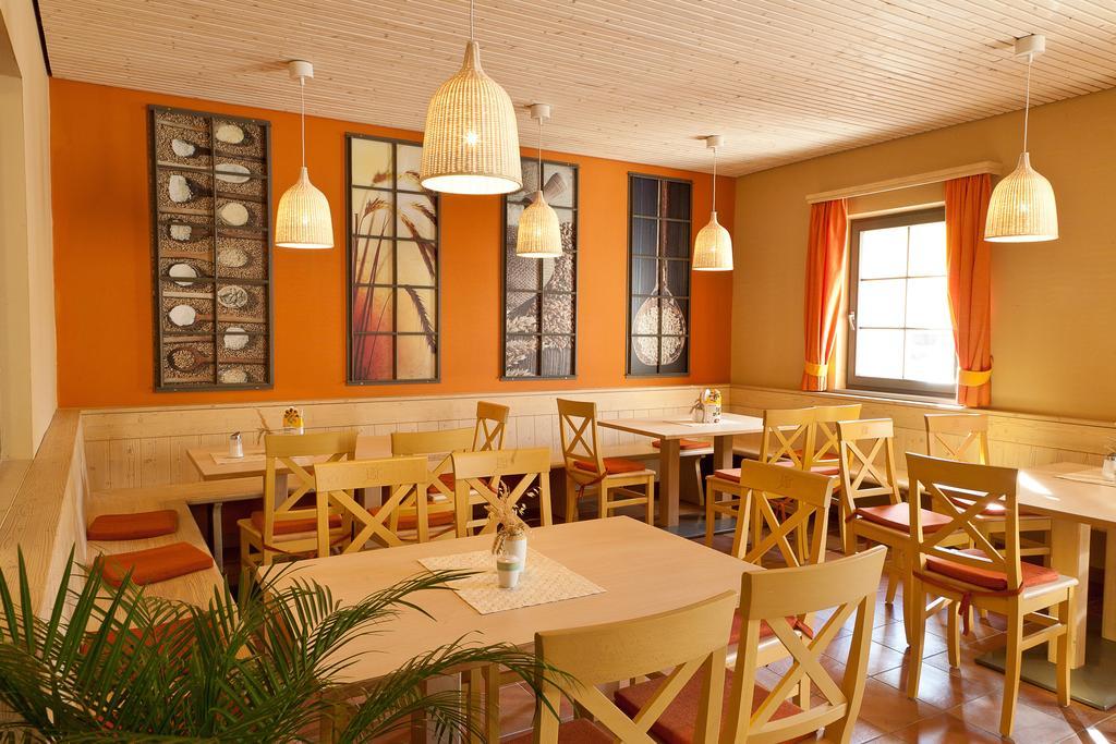 Jufa Hotel Weinviertel - Eselsmuehle Seefeld-Kadolz Extérieur photo