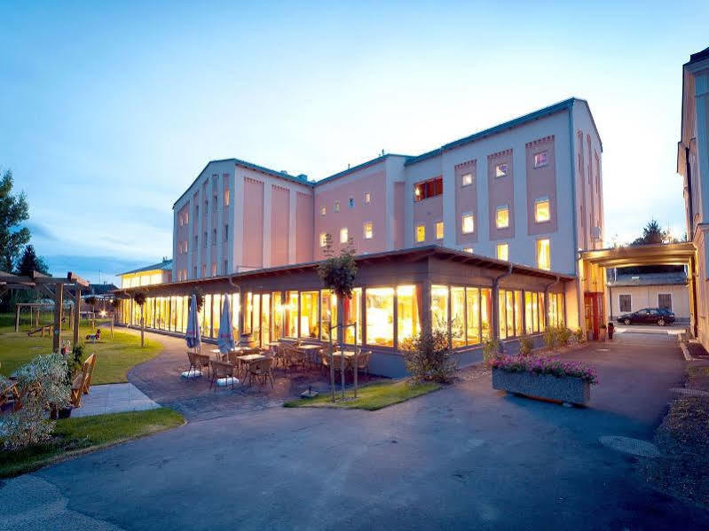 Jufa Hotel Weinviertel - Eselsmuehle Seefeld-Kadolz Extérieur photo